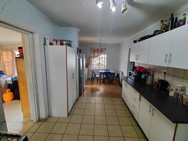 2 Bedroom House for Sale - Photo 7