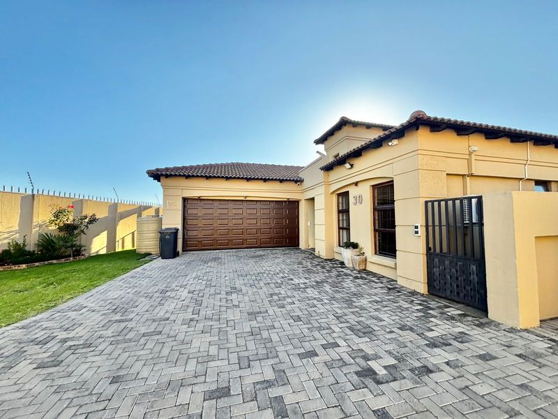 3 Bedroom Family Home with Double Garage & JoJo Tank for Sale - Photo 1