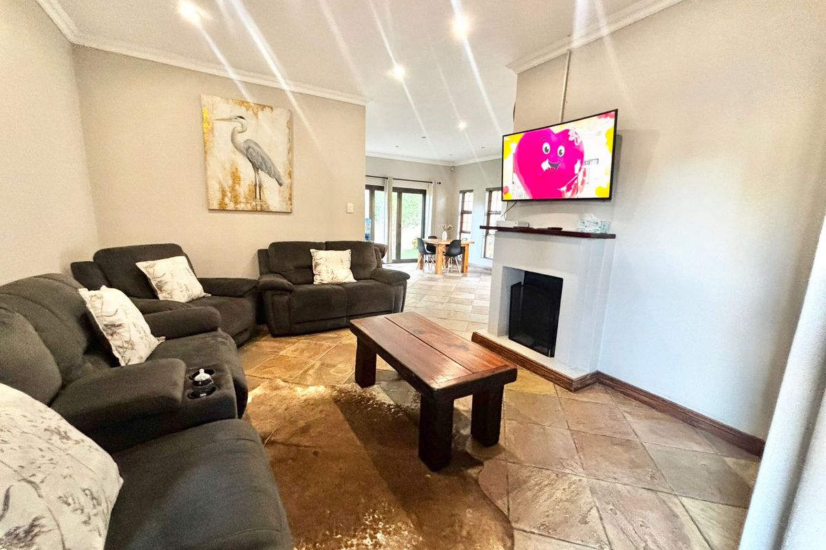 3 Bedroom Family Home with Double Garage & JoJo Tank for Sale - Photo 3