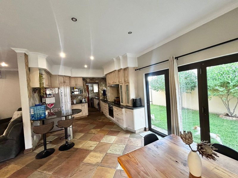 3 Bedroom Family Home with Double Garage & JoJo Tank for Sale - Photo 9