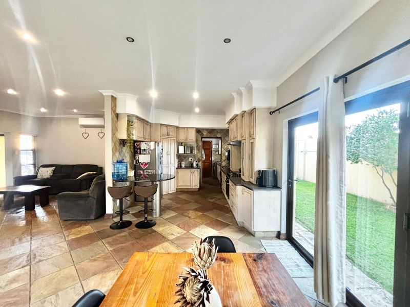 3 Bedroom Family Home with Double Garage & JoJo Tank for Sale - Photo 8