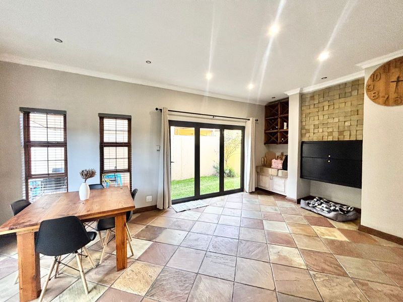 3 Bedroom Family Home with Double Garage & JoJo Tank for Sale - Photo 7