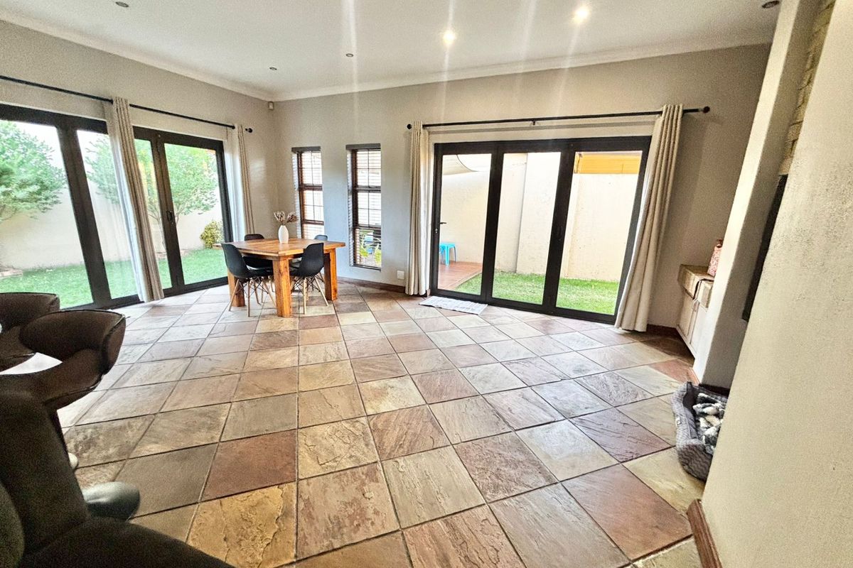 3 Bedroom Family Home with Double Garage & JoJo Tank for Sale - Photo 4