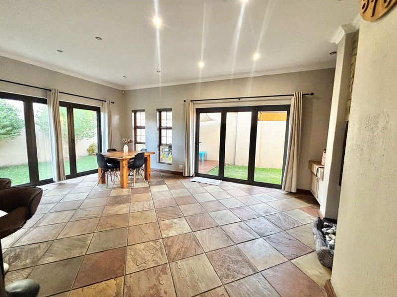 3 Bedroom Family Home with Double Garage & JoJo Tank for Sale - Photo 5