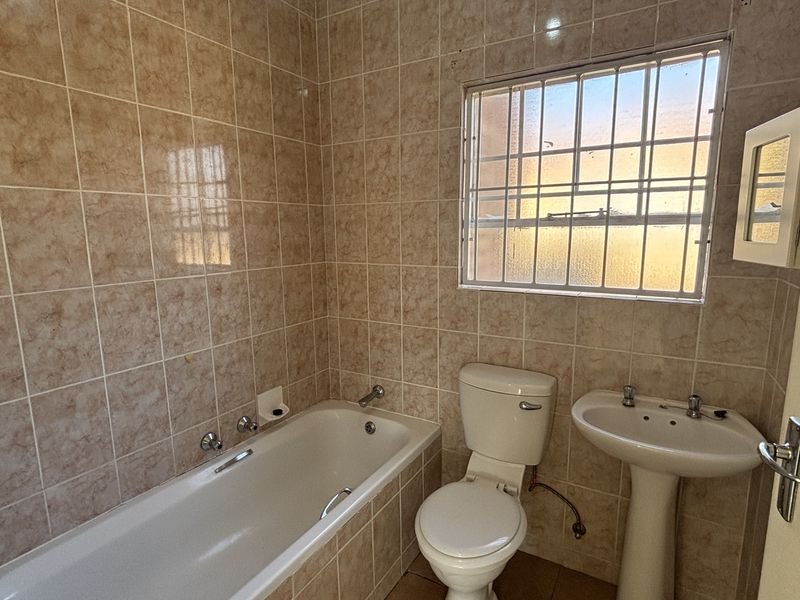 2-bedroom, 2-bathroom Townhouse  nestled within a peaceful and well-maintained complex, - Photo 6