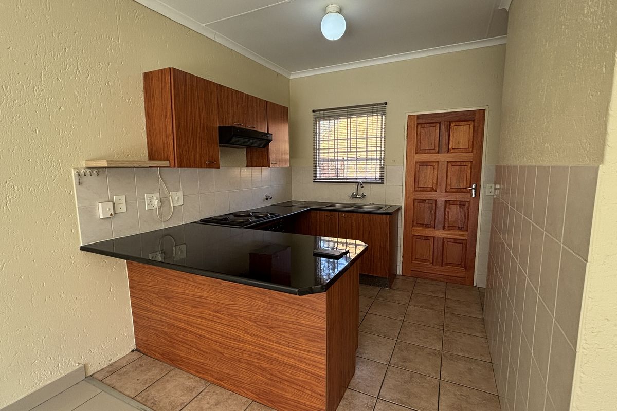 2-bedroom, 2-bathroom Townhouse  nestled within a peaceful and well-maintained complex, - Photo 3