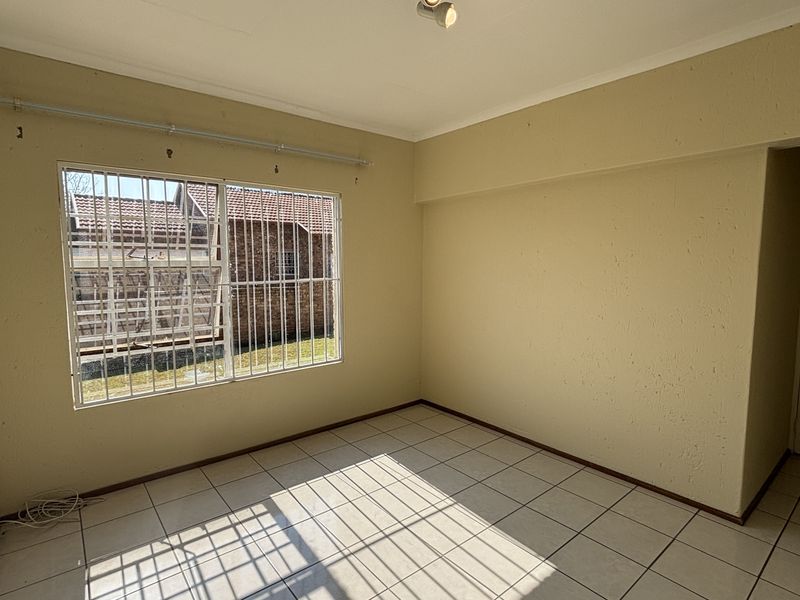 2-bedroom, 2-bathroom Townhouse  nestled within a peaceful and well-maintained complex, - Photo 9