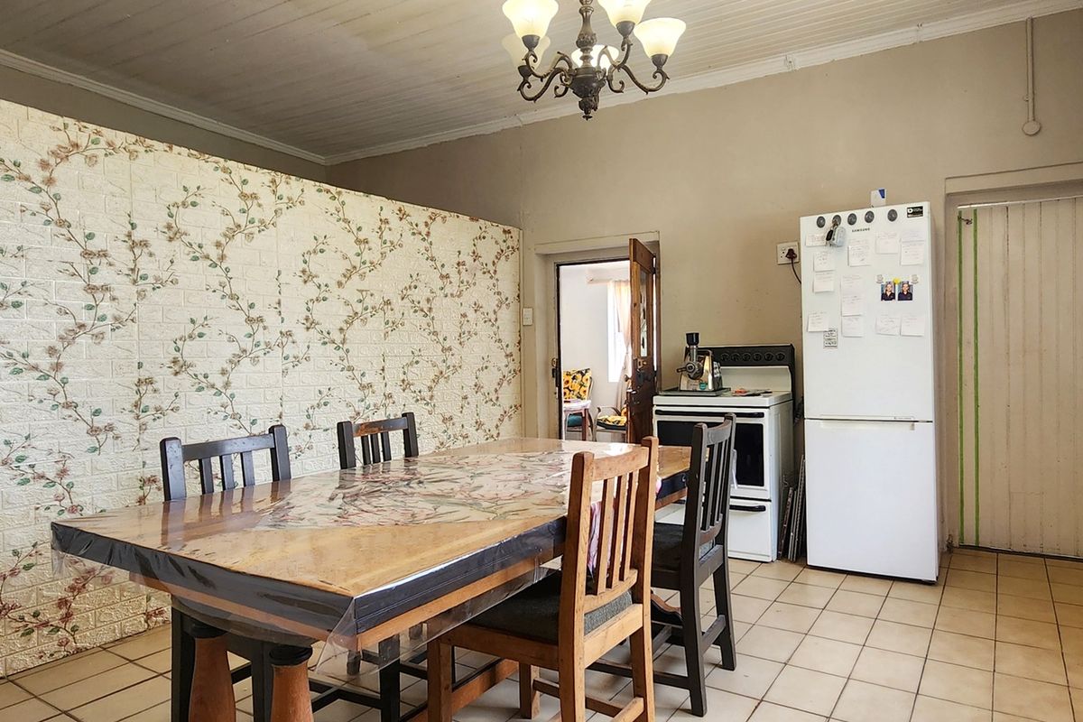 Property with Business Rights in a Prime Central Location - Photo 5