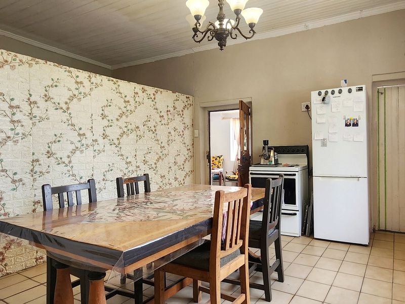 Property with Business Rights in a Prime Central Location - Photo 5