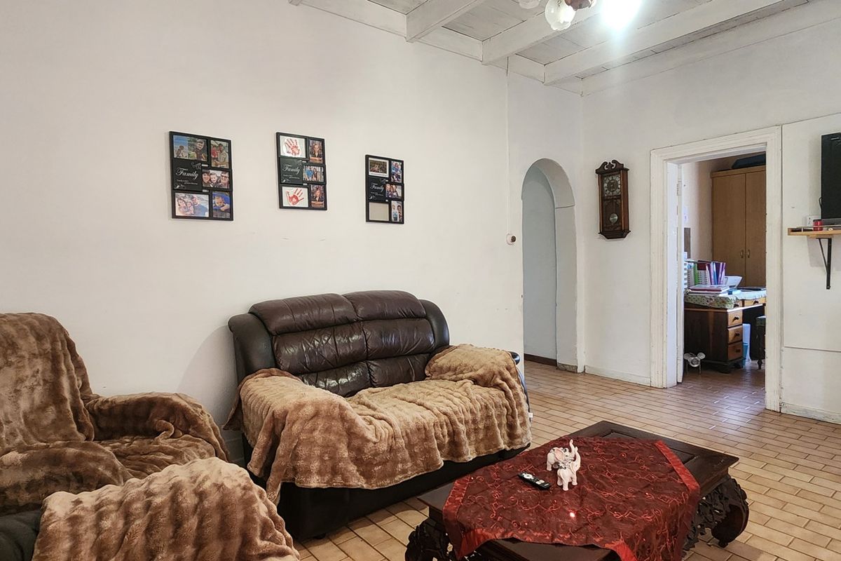 Property with Business Rights in a Prime Central Location - Photo 4