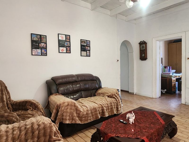 Property with Business Rights in a Prime Central Location - Photo 4