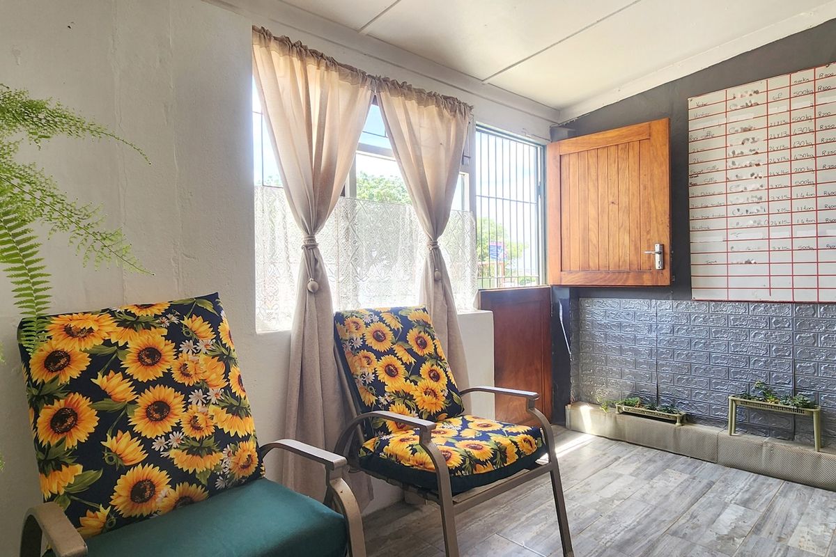 Property with Business Rights in a Prime Central Location - Photo 3