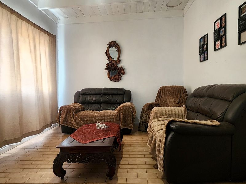 Property with Business Rights in a Prime Central Location - Photo 10