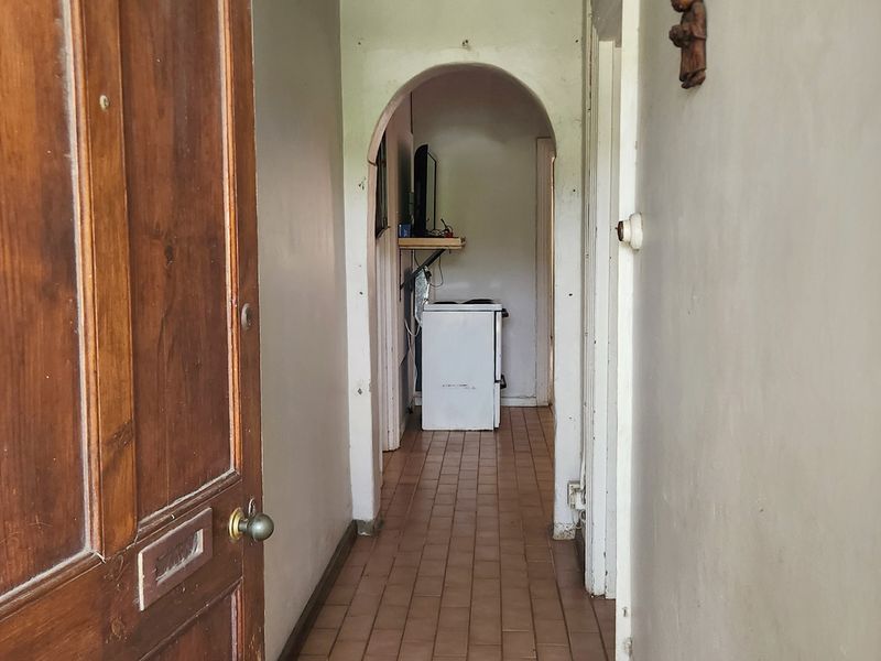 Property with Business Rights in a Prime Central Location - Photo 8