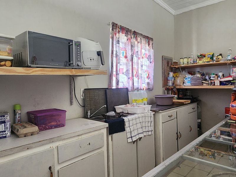 Property with Business Rights in a Prime Central Location - Photo 7