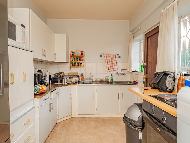 2 Bedroom, 2 Bathroom Ground Floor Apartment – Robindale, Randburg - Photo 3