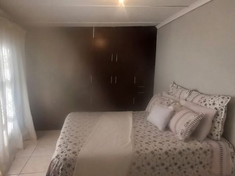 Neatly Kept Starter Home - Photo 4