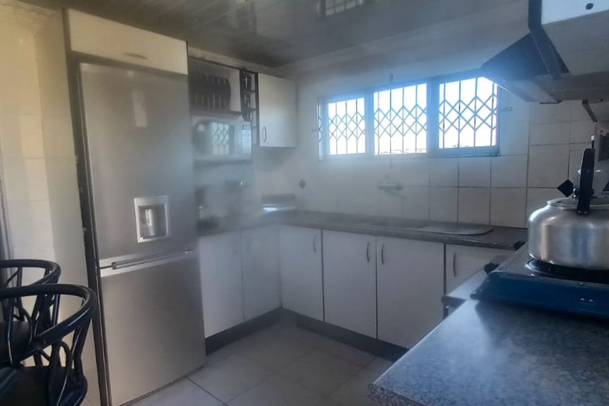 Neatly Kept Starter Home - Photo 2