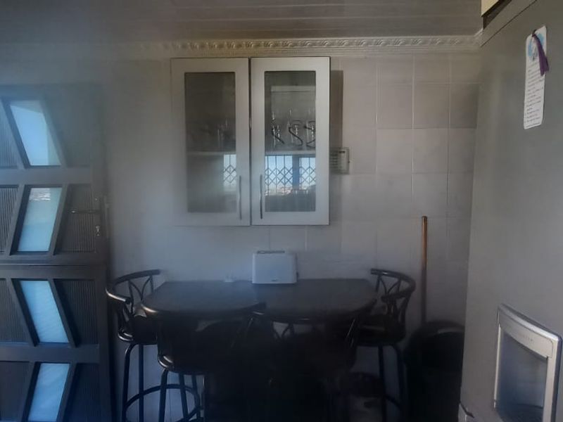 Neatly Kept Starter Home - Photo 10