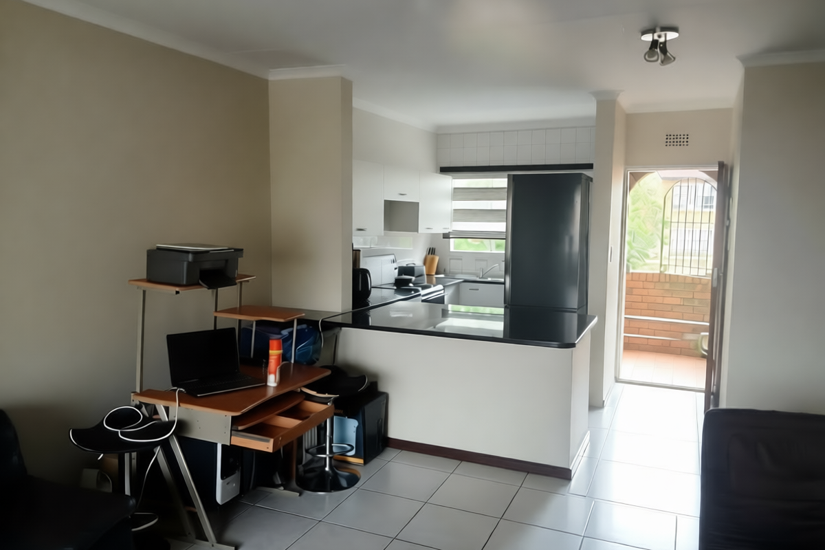 Modern Top-Floor 2-Bedroom Unit in Secure Northfields Complex – Buccleuch - Photo 4