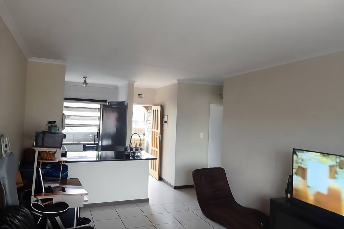 Modern Top-Floor 2-Bedroom Unit in Secure Northfields Complex – Buccleuch - Photo 5