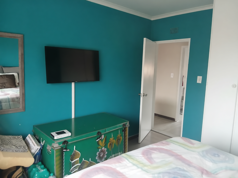 Modern Top-Floor 2-Bedroom Unit in Secure Northfields Complex – Buccleuch - Photo 10