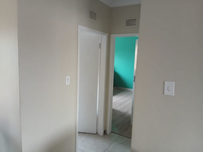 Modern Top-Floor 2-Bedroom Unit in Secure Northfields Complex – Buccleuch - Photo 8