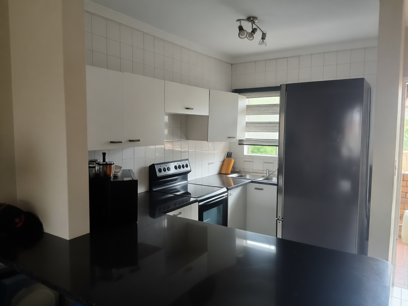 Modern Top-Floor 2-Bedroom Unit in Secure Northfields Complex – Buccleuch - Photo 2