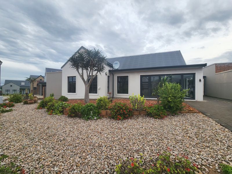 Secure Single-Level 3 Bedroom Home in Karookraal Estate, Hartenbos - Photo 1
