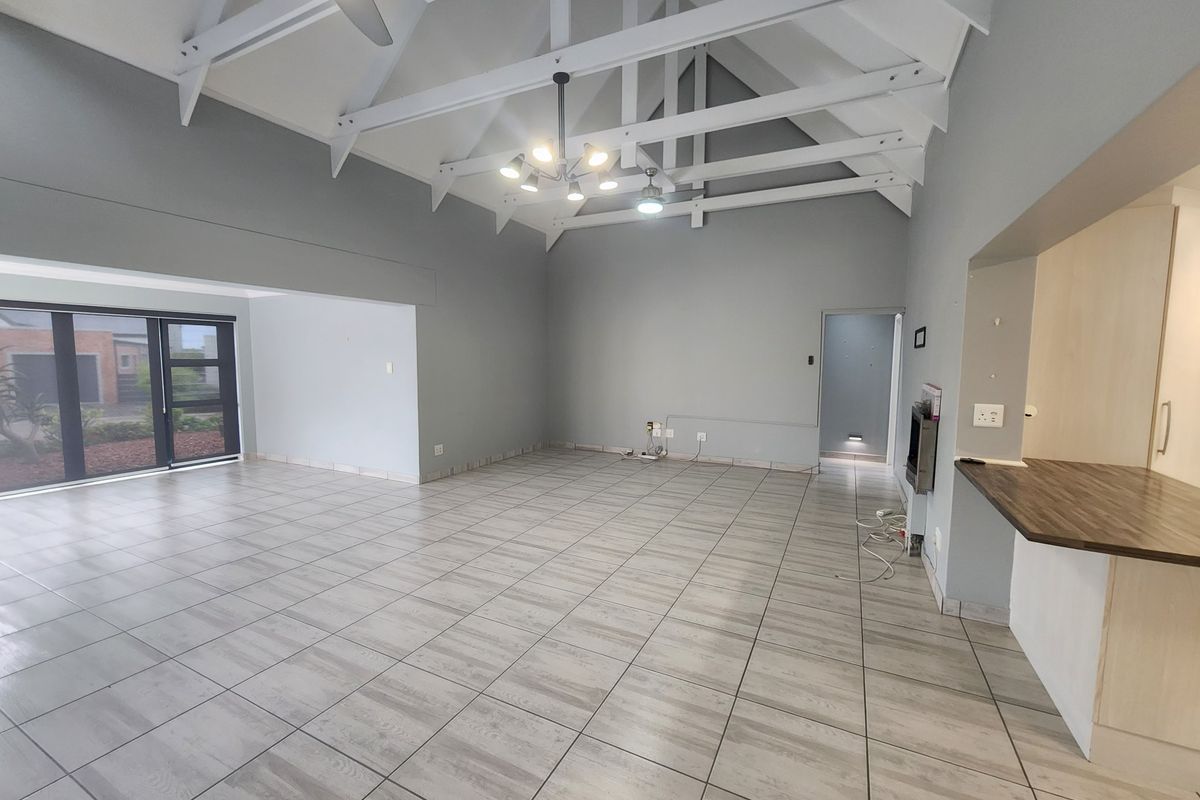 Secure Single-Level 3 Bedroom Home in Karookraal Estate, Hartenbos - Photo 2