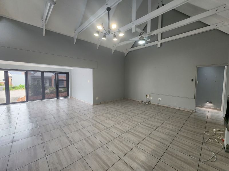 Secure Single-Level 3 Bedroom Home in Karookraal Estate, Hartenbos - Photo 4