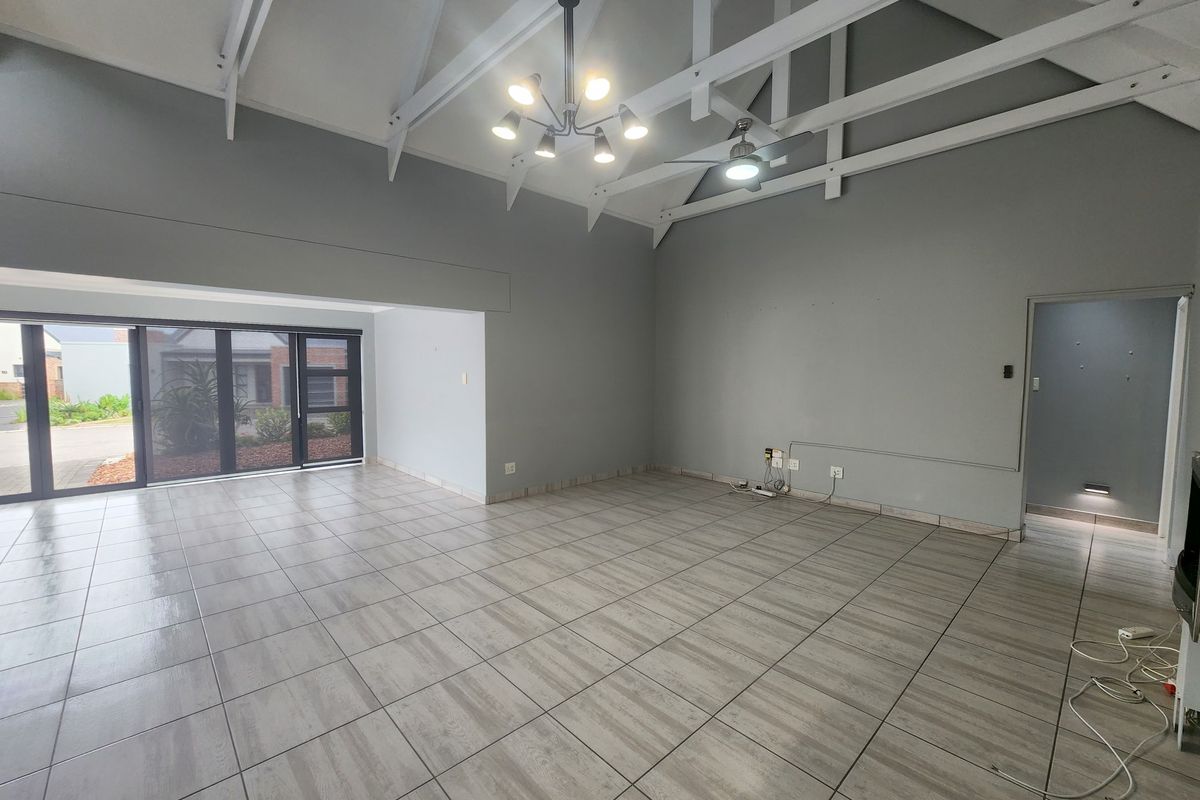 Secure Single-Level 3 Bedroom Home in Karookraal Estate, Hartenbos - Photo 4