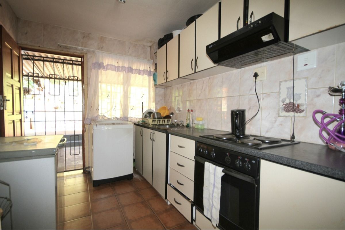 Stunning  4-bedroom Freehold home in Lotus Park for sale - Endless opportunities!!! - Photo 2