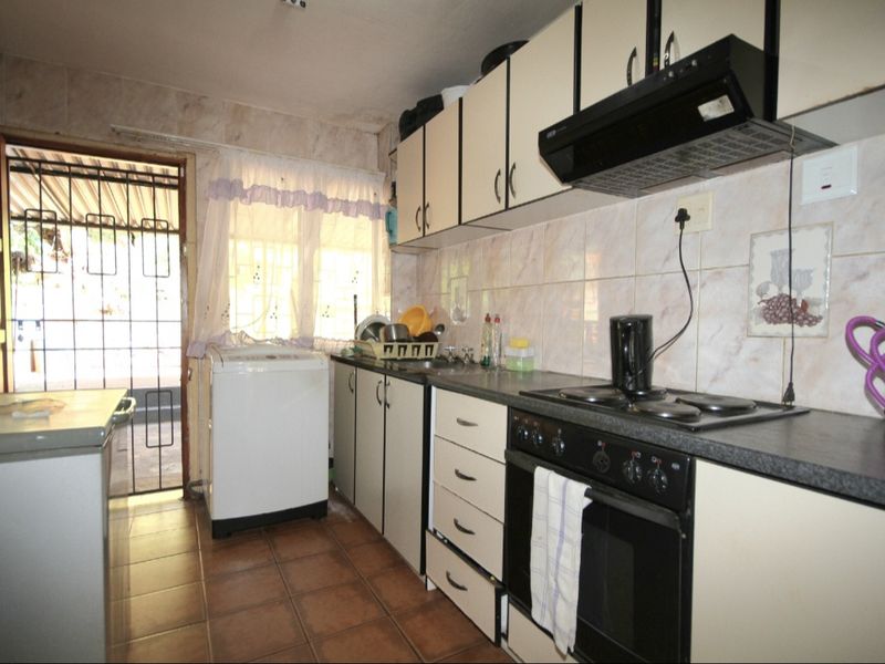 Stunning  4-bedroom Freehold home in Lotus Park for sale - Endless opportunities!!! - Photo 2