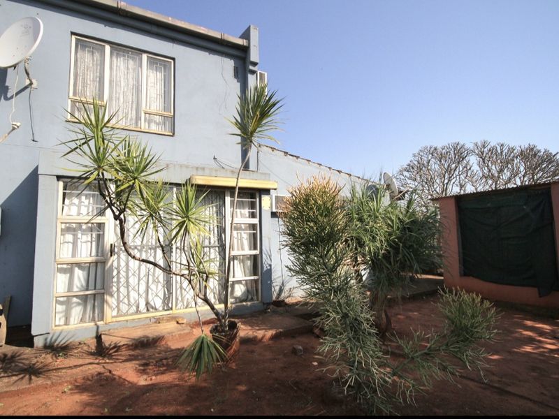 Stunning  4-bedroom Freehold home in Lotus Park for sale - Endless opportunities!!! - Photo 1