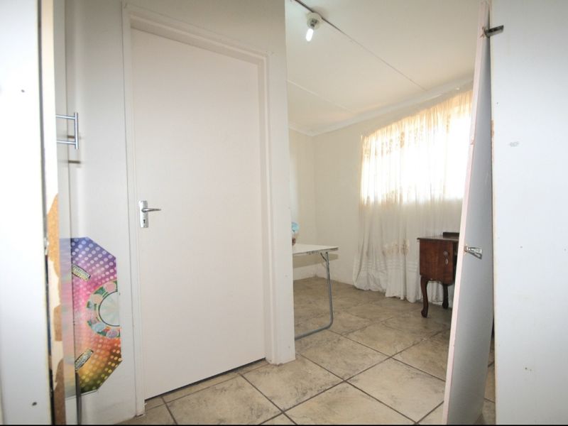 Stunning  4-bedroom Freehold home in Lotus Park for sale - Endless opportunities!!! - Photo 10