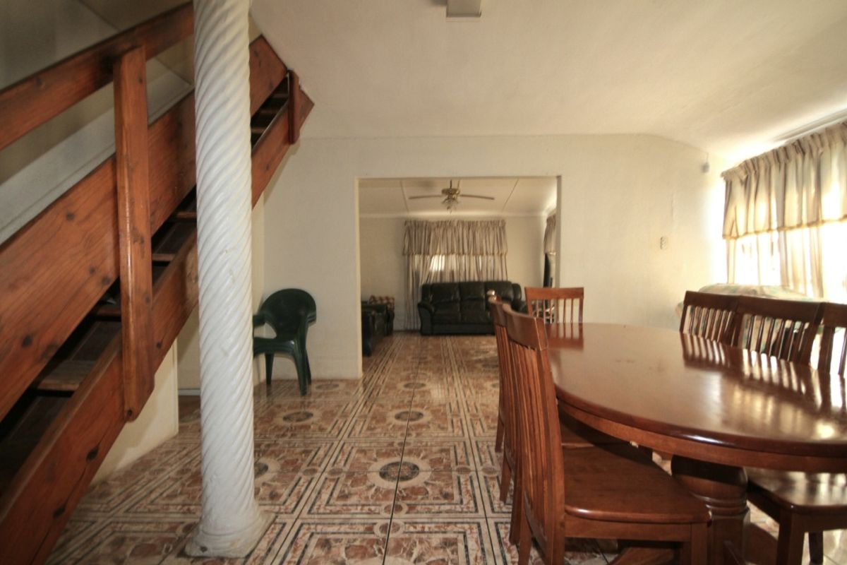 Stunning  4-bedroom Freehold home in Lotus Park for sale - Endless opportunities!!! - Photo 5