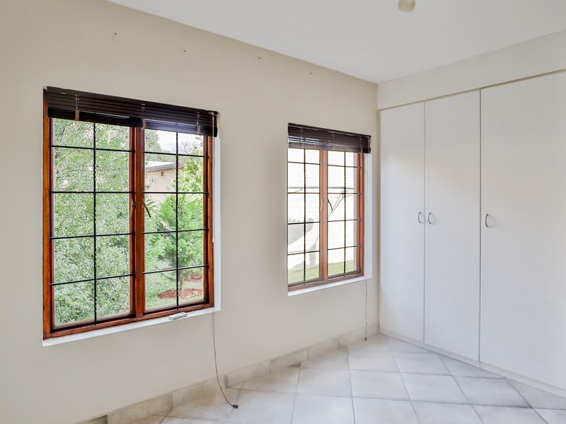 Free-standing townhouse available in a highly sought-after estate - Photo 8