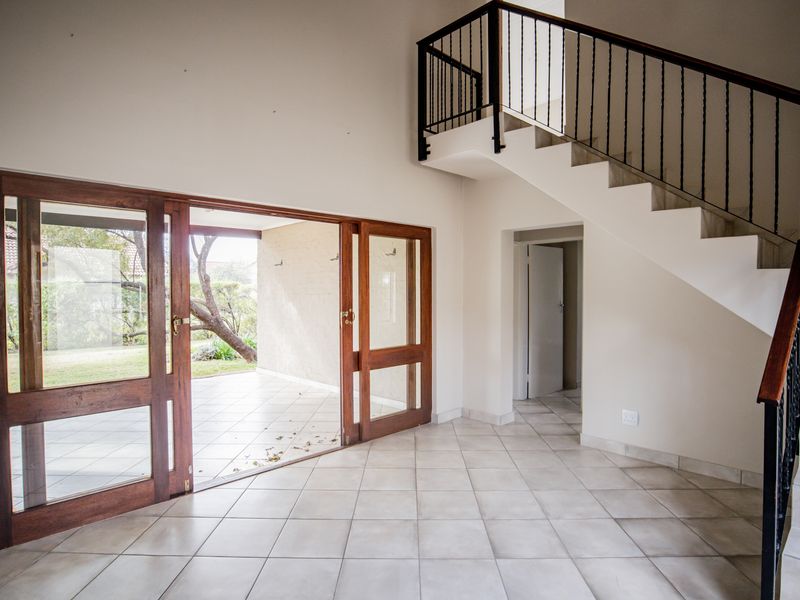 Free-standing townhouse available in a highly sought-after estate - Photo 6