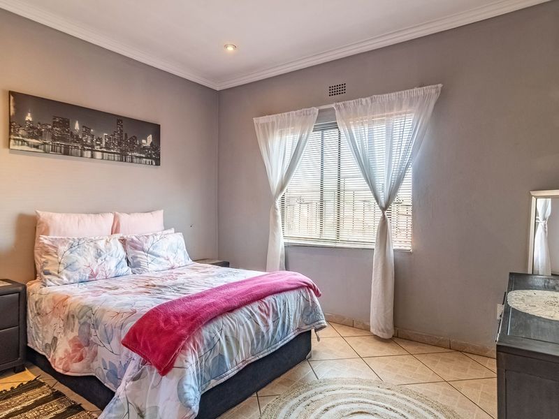 Lovely, Neat 2-Bedroom Flat in Secluded Edenvale Complex - Luxury Auction - Photo 10