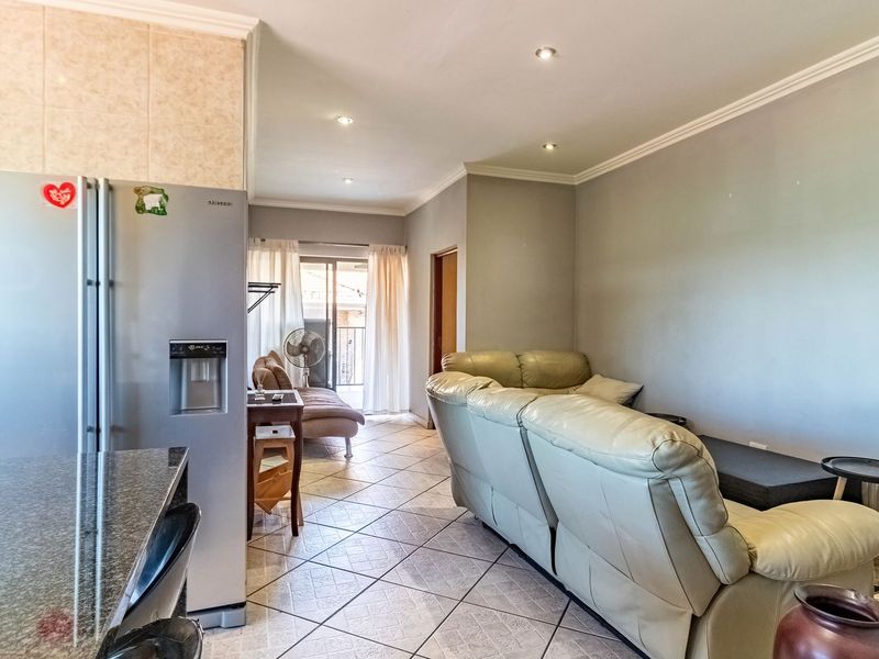 Lovely, Neat 2-Bedroom Flat in Secluded Edenvale Complex - Luxury Auction - Photo 7