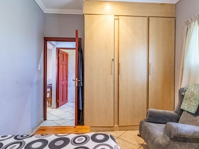 Lovely, Neat 2-Bedroom Flat in Secluded Edenvale Complex - Luxury Auction - Photo 8