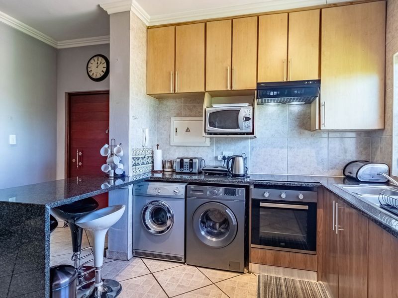 Lovely, Neat 2-Bedroom Flat in Secluded Edenvale Complex - Luxury Auction - Photo 4