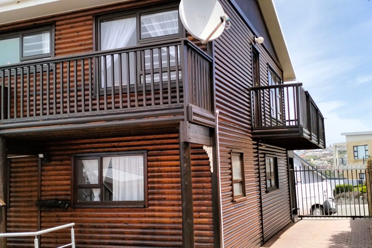 Coastal living at Its best with  dual-living potential - Photo 4
