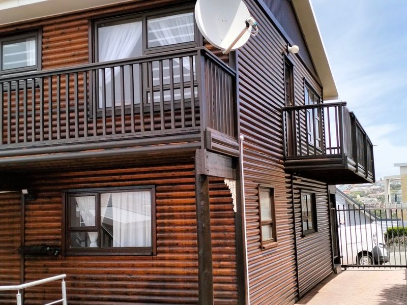 Coastal living at Its best with  dual-living potential - Photo 4