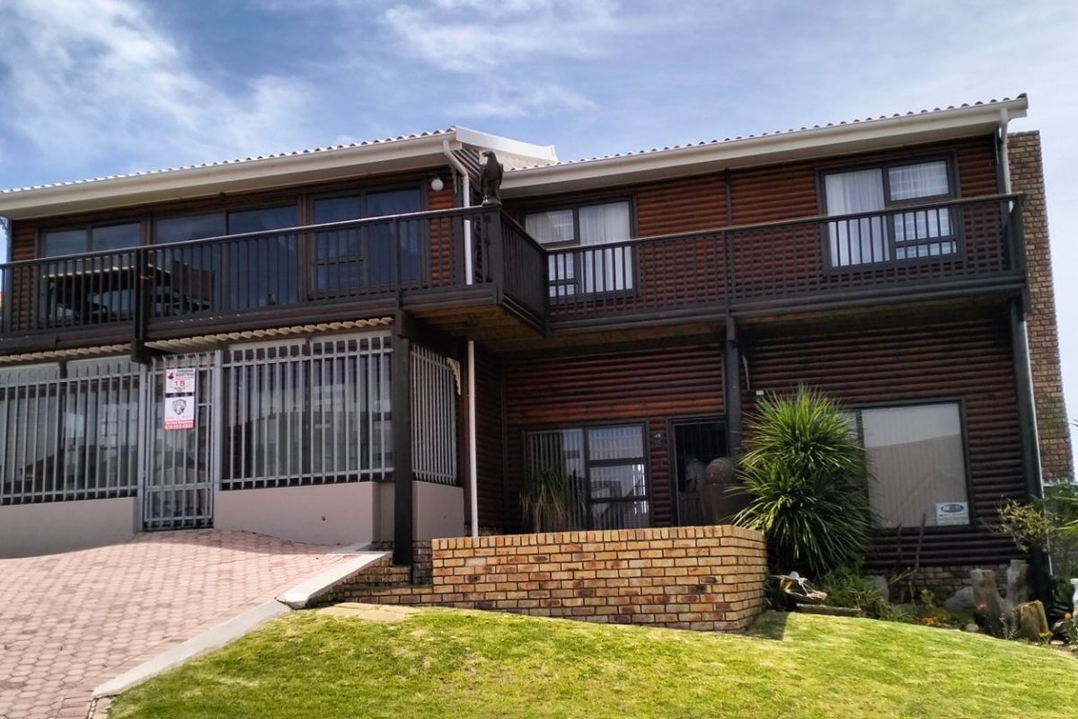 Coastal living at Its best with  dual-living potential - Photo 3