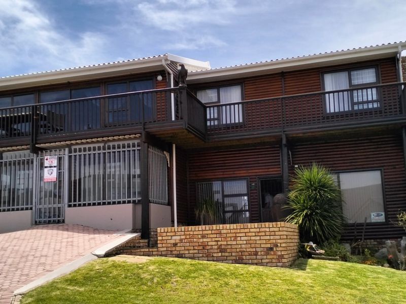 Coastal living at Its best with  dual-living potential - Photo 3