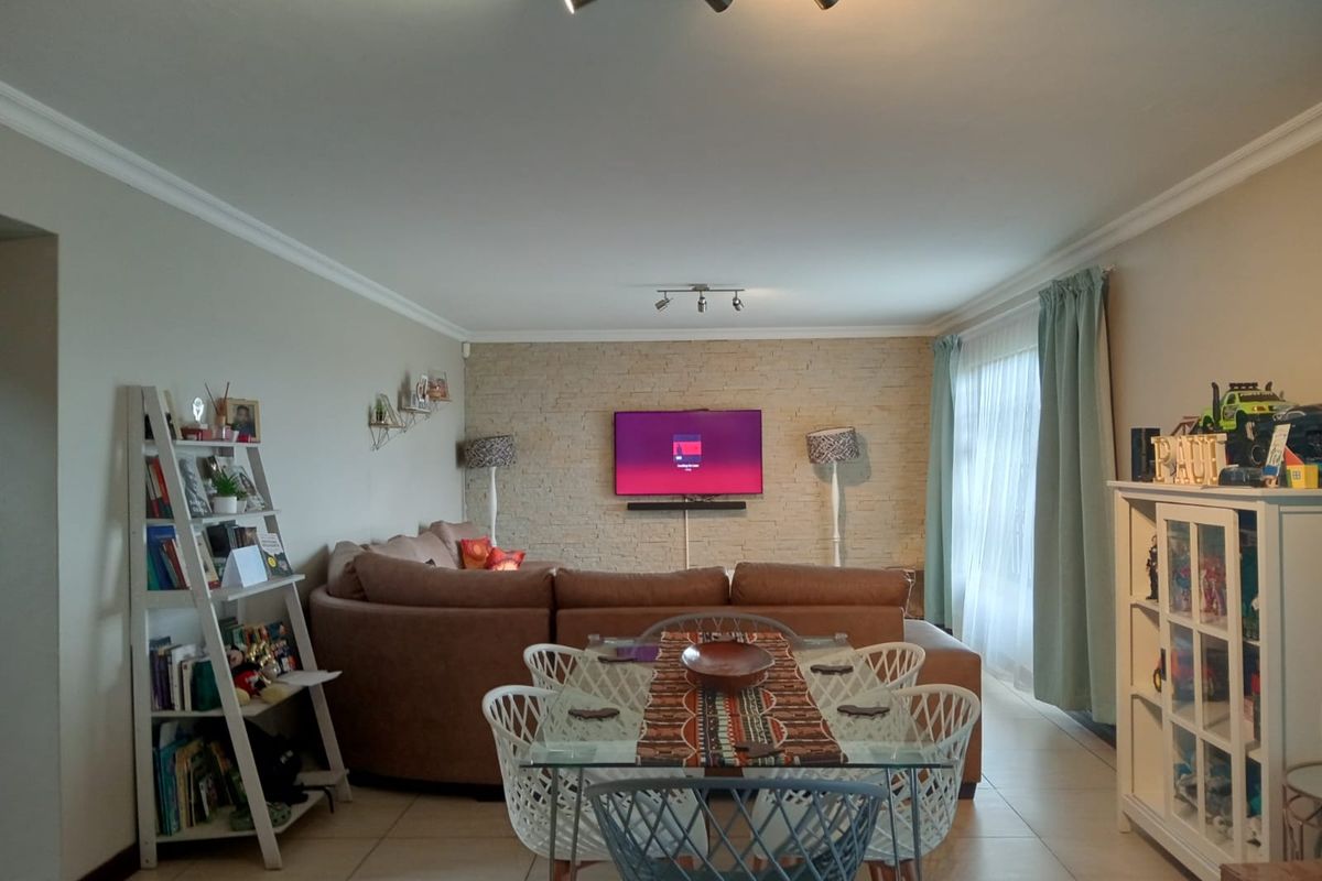 Beautiful Townhouse To Let in Cashan, Rustenburg—perfect for families seeking comfort! - Photo 4