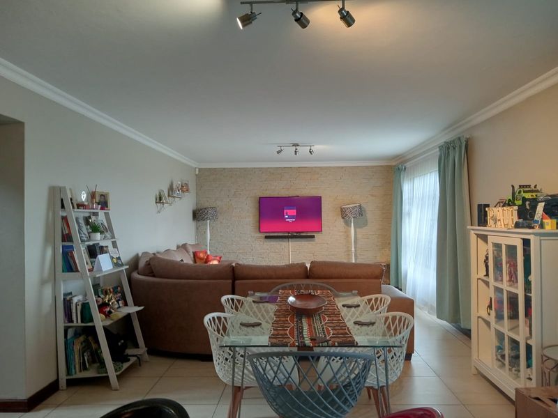 Beautiful Townhouse To Let in Cashan, Rustenburg—perfect for families seeking comfort! - Photo 4