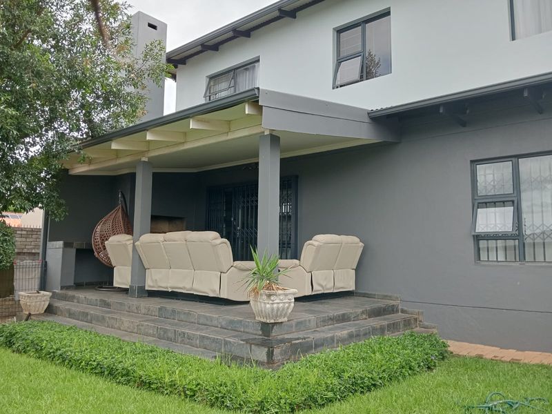 Beautiful Townhouse To Let in Cashan, Rustenburg—perfect for families seeking comfort! - Photo 1
